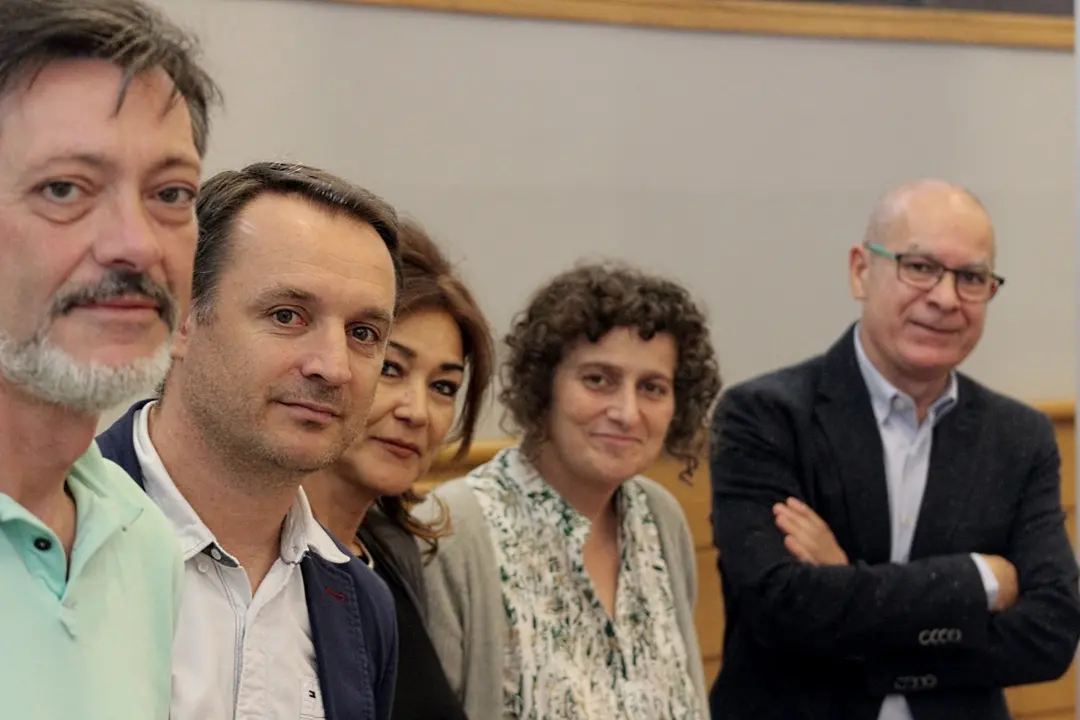 <p>Este venres acord&aacute;ronse achegas a iniciativas tur&iacute;sticas e culturais, como o <strong>Cami&ntilde;o dos Faros</strong>, o<strong> Rel&aacute;xate</strong> en Laxe ou o <strong>Fairway Forum</strong> en Compostela. Por&eacute;m, as iniciativas m&aacute;is not&aacute;beis, nas que o BNG Asembleas Abertas participou xunto aos demais grupos ag&aacute;s o PP foron a demanda ao Parlamento para que a Xunta tome dunha vez a iniciativa para crear entre todos <strong>unha nova pol&iacute;tica para o monte galego</strong>, e tam&eacute;n <strong>o apoio a CUAC FM</strong> diante dun novo ataque &aacute; liberdade de expresi&oacute;n desde os gobernos da dereita.</p>
