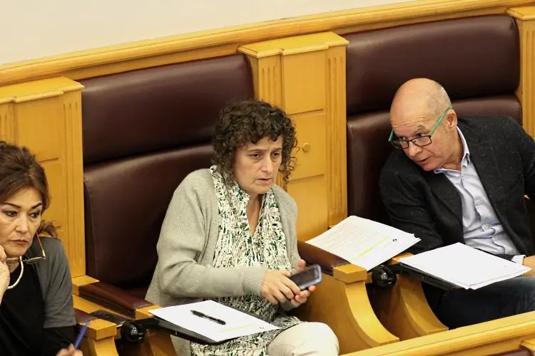 <p>Este venres acord&aacute;ronse achegas a iniciativas tur&iacute;sticas e culturais, como o <strong>Cami&ntilde;o dos Faros</strong>, o<strong> Rel&aacute;xate</strong> en Laxe ou o <strong>Fairway Forum</strong> en Compostela. Por&eacute;m, as iniciativas m&aacute;is not&aacute;beis, nas que o BNG Asembleas Abertas participou xunto aos demais grupos ag&aacute;s o PP foron a demanda ao Parlamento para que a Xunta tome dunha vez a iniciativa para crear entre todos <strong>unha nova pol&iacute;tica para o monte galego</strong>, e tam&eacute;n <strong>o apoio a CUAC FM</strong> diante dun novo ataque &aacute; liberdade de expresi&oacute;n desde os gobernos da dereita.</p>
