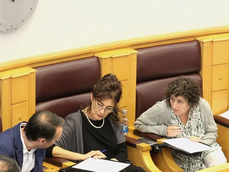 <p>Este venres acord&aacute;ronse achegas a iniciativas tur&iacute;sticas e culturais, como o <strong>Cami&ntilde;o dos Faros</strong>, o<strong> Rel&aacute;xate</strong> en Laxe ou o <strong>Fairway Forum</strong> en Compostela. Por&eacute;m, as iniciativas m&aacute;is not&aacute;beis, nas que o BNG Asembleas Abertas participou xunto aos demais grupos ag&aacute;s o PP foron a demanda ao Parlamento para que a Xunta tome dunha vez a iniciativa para crear entre todos <strong>unha nova pol&iacute;tica para o monte galego</strong>, e tam&eacute;n <strong>o apoio a CUAC FM</strong> diante dun novo ataque &aacute; liberdade de expresi&oacute;n desde os gobernos da dereita.</p>
