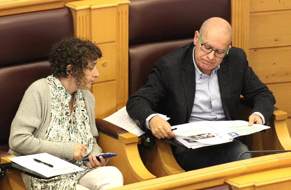<p>Este venres acord&aacute;ronse achegas a iniciativas tur&iacute;sticas e culturais, como o <strong>Cami&ntilde;o dos Faros</strong>, o<strong> Rel&aacute;xate</strong> en Laxe ou o <strong>Fairway Forum</strong> en Compostela. Por&eacute;m, as iniciativas m&aacute;is not&aacute;beis, nas que o BNG Asembleas Abertas participou xunto aos demais grupos ag&aacute;s o PP foron a demanda ao Parlamento para que a Xunta tome dunha vez a iniciativa para crear entre todos <strong>unha nova pol&iacute;tica para o monte galego</strong>, e tam&eacute;n <strong>o apoio a CUAC FM</strong> diante dun novo ataque &aacute; liberdade de expresi&oacute;n desde os gobernos da dereita.</p>
