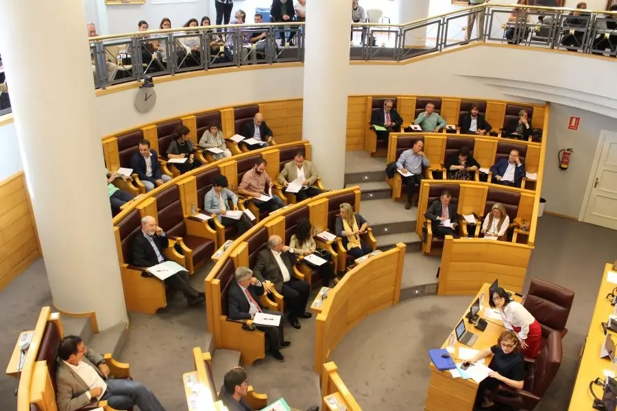 <p>Este venres acord&aacute;ronse achegas a iniciativas tur&iacute;sticas e culturais, como o <strong>Cami&ntilde;o dos Faros</strong>, o<strong> Rel&aacute;xate</strong> en Laxe ou o <strong>Fairway Forum</strong> en Compostela. Por&eacute;m, as iniciativas m&aacute;is not&aacute;beis, nas que o BNG Asembleas Abertas participou xunto aos demais grupos ag&aacute;s o PP foron a demanda ao Parlamento para que a Xunta tome dunha vez a iniciativa para crear entre todos <strong>unha nova pol&iacute;tica para o monte galego</strong>, e tam&eacute;n <strong>o apoio a CUAC FM</strong> diante dun novo ataque &aacute; liberdade de expresi&oacute;n desde os gobernos da dereita.</p>
