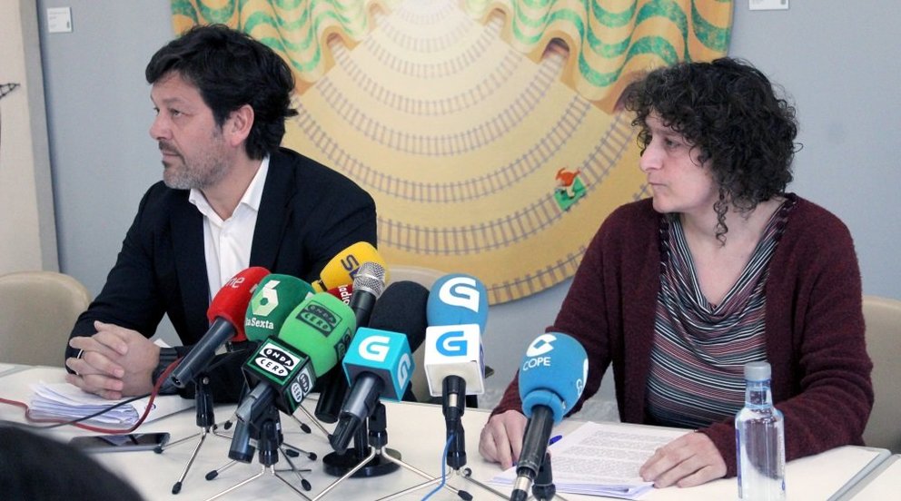 Xavier Ferreira e Goretti Sanmartín durante a presentación á prensa do informe xurídico sobre o Pazo de Meirás