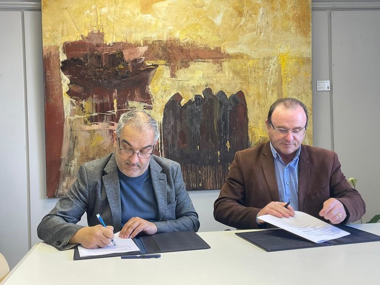 Penas e Parga asinan o convenio na sede provincial