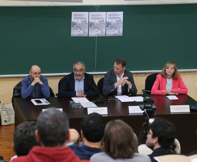 Buendía, Penas, Otero e Regueira, na inauguración das xornadas, hox, na Facultade de Económicas