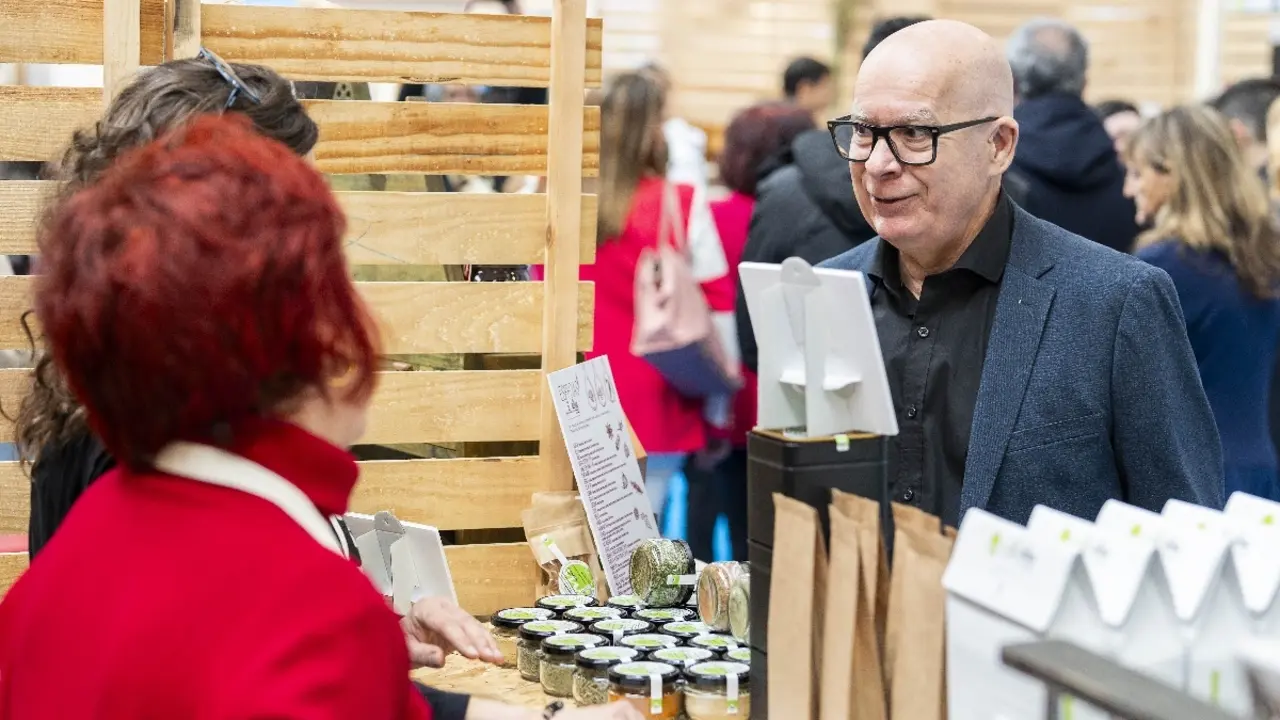 Visita de Regueira a unha das casetas de Biocultura, esta ma&ntilde;&aacute; en Expocoru&ntilde;a