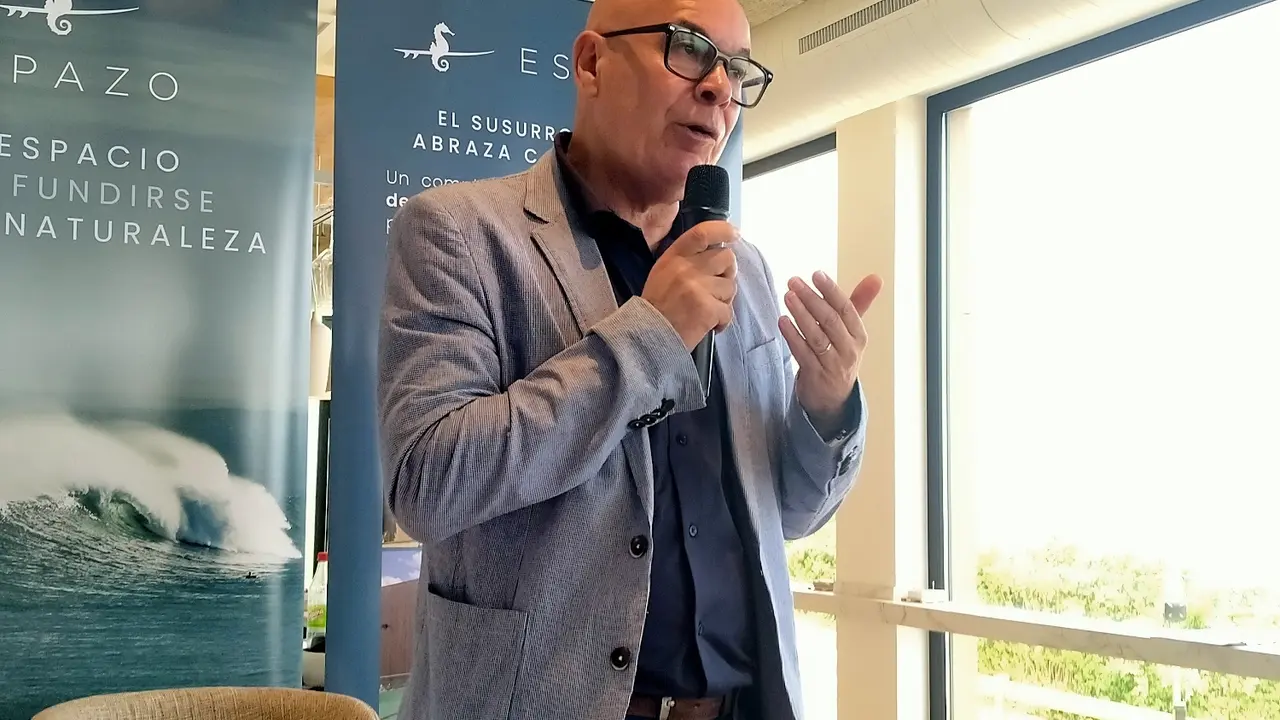 Regueira, na presentaci&oacute;n, hoxe en Razo, do complexo tur&iacute;stico Espazo Nature