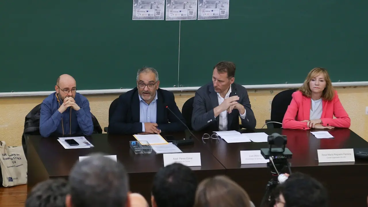 Buend&iacute;a, Penas, Otero e Regueira, na inauguraci&oacute;n das xornadas, hox, na Facultade de Econ&oacute;micas