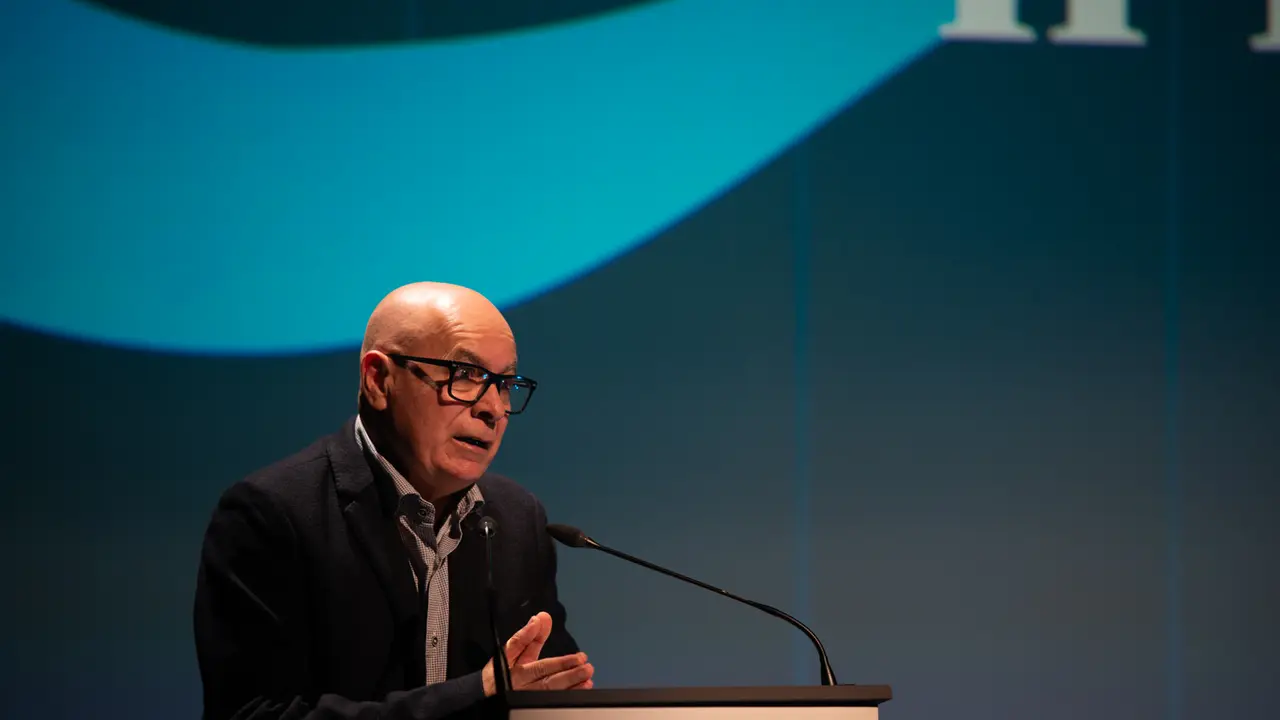 Regueira, durante a s&uacute;a intervenci&oacute;n na gala, onte no Auditorio de Ribeira