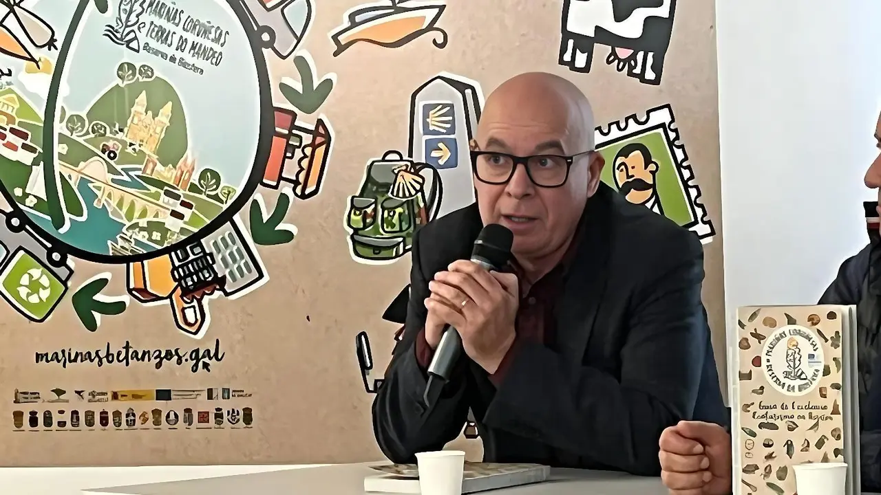 Regueira, durante a s&uacute;a intervenci&oacute;n na presentaci&oacute;n da gu&iacute;a
