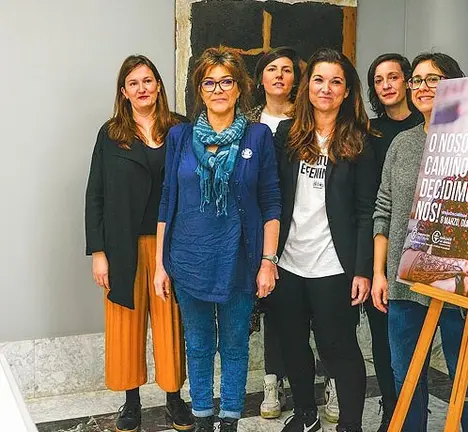 &Aacute;nxela Franco, con persoal do departamento de Igualdade, esta ma&ntilde;&aacute;