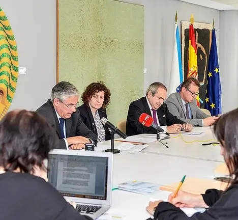 Goretti Sanmart&iacute;n, con Emilio Lora-Tamayo e Jaime Rodr&iacute;guez-Arana, esta ma&ntilde;&aacute; na Deputaci&oacute;n.