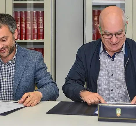Xos&eacute; Regueira, durante a firma do convenio co alcalde da Coru&ntilde;a