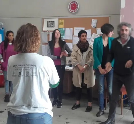 &Aacute;nxela Franco, durante o encontro coas cooperativistas, xunto a Ana Pont&oacute;n e Avia Veira