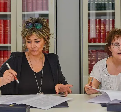 &Aacute;nxela Franco coa presidenta de CASCO, Celsa D&iacute;az Cabanela.