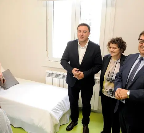Goretti Sanmart&iacute;n, con Gonz&aacute;lez Formoso e Abalde, este venres durante a vista &aacute;s instalaci&oacute;ns
