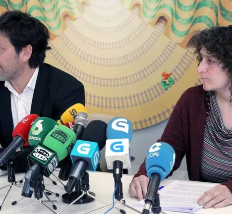 Xavier Ferreira e Goretti Sanmart&iacute;n durante a presentaci&oacute;n &aacute; prensa do informe xur&iacute;dico sobre o Pazo de Meir&aacute;s