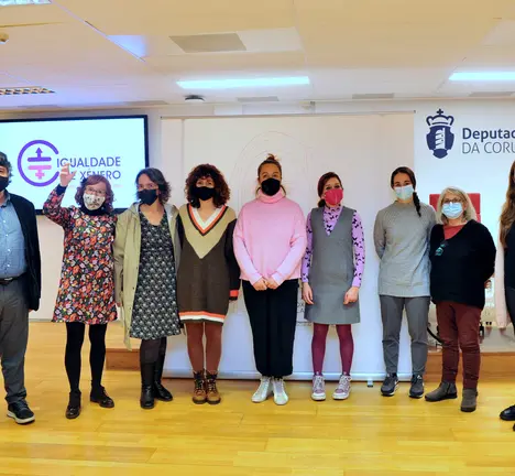 Mar&iacute;a Mu&iacute;&ntilde;o, cos ga&ntilde;adores do III Premio Lu&iacute;sa Villalta pola igualdade