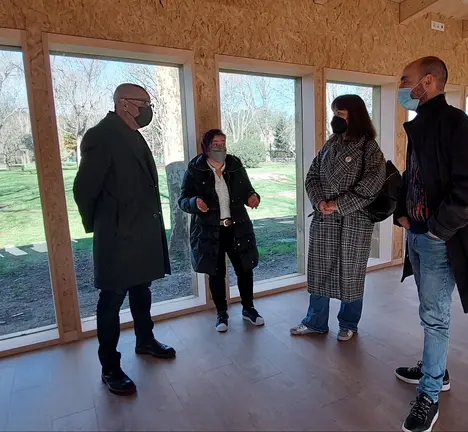 Regueira e Mu&iacute;&ntilde;o, durante a s&uacute;a visita &aacute;s obras do CIMM de Cabanas