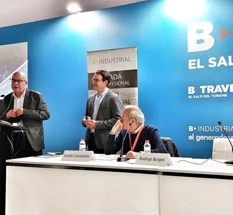 Xos&eacute; Regueira, durante a s&uacute;a intervenci&oacute;n, hoxe, no Sal&oacute;n B-Travel