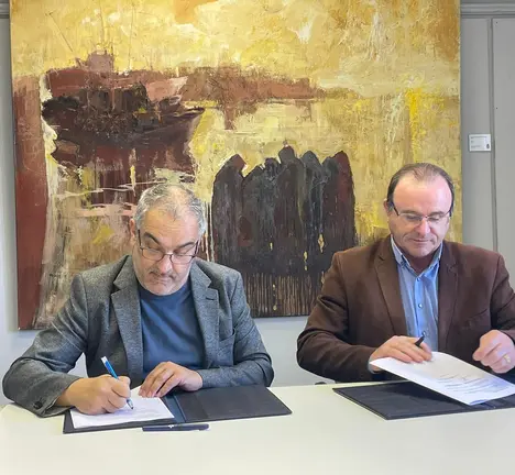 Penas e Parga asinan o convenio na sede provincial