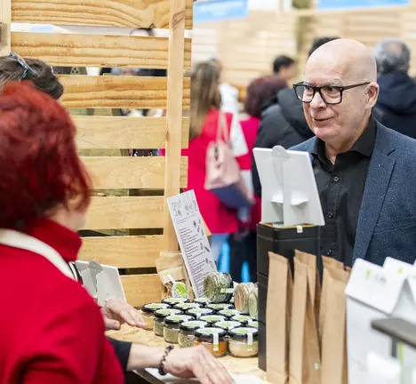 Visita de Regueira a unha das casetas de Biocultura, esta ma&ntilde;&aacute; en Expocoru&ntilde;a