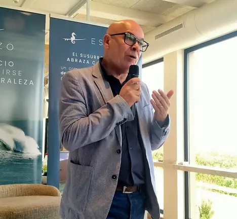 Regueira, na presentaci&oacute;n, hoxe en Razo, do complexo tur&iacute;stico Espazo Nature