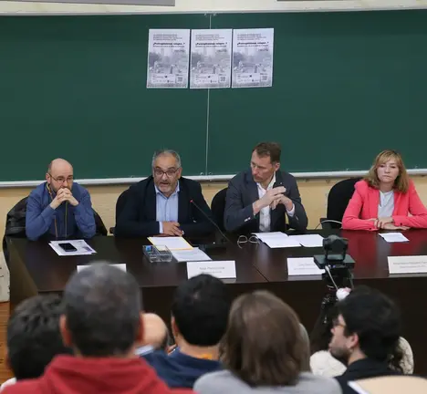 Buend&iacute;a, Penas, Otero e Regueira, na inauguraci&oacute;n das xornadas, hox, na Facultade de Econ&oacute;micas