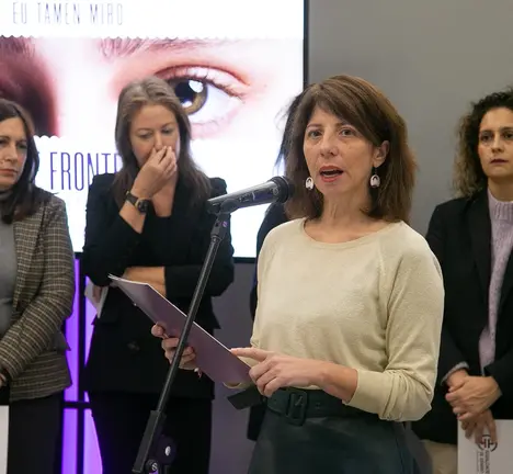 Agra, durante a s&uacute;a intervenci&oacute;n na apertura da mostra
