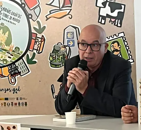 Regueira, durante a s&uacute;a intervenci&oacute;n na presentaci&oacute;n da gu&iacute;a
